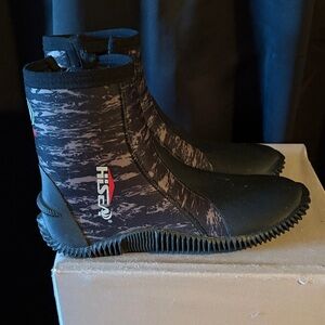 Hisea Black and Gray Men's Snow Boots